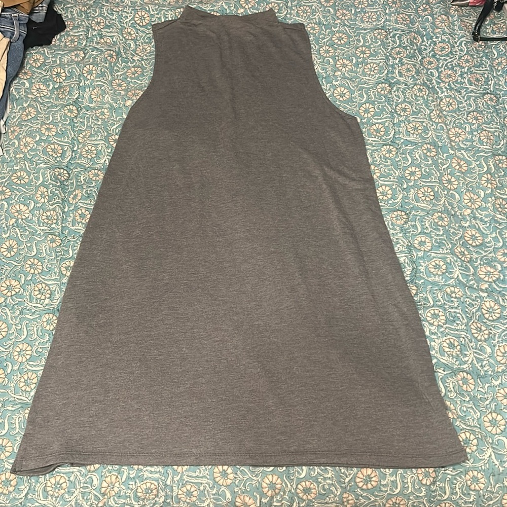 Turtle neck sleeve-less dress